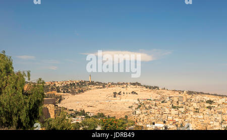 Blick vom Berg Zion auf dem Ölberg und Friedhof. Es handelt sich um die ältesten und wichtigsten Friedhof in Israel. Stockfoto