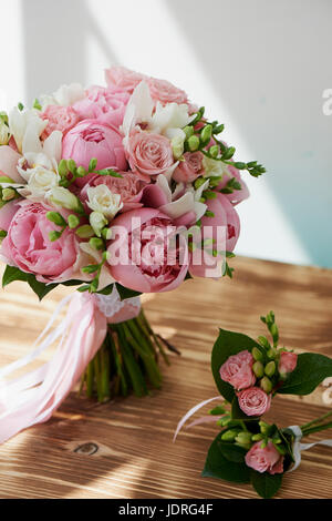 Hochzeit Brautstrauß klassische Formen in rosa Tönen. Floristik Hochzeit Stockfoto