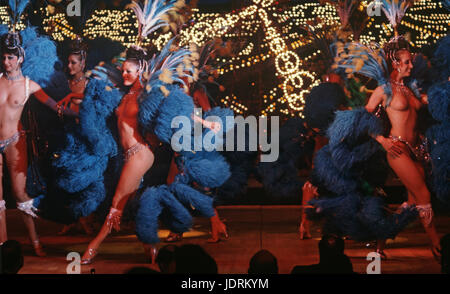 Tänzer im Moulin Rouge Kabarett, Clichy, Paris, Frankreich Stockfoto