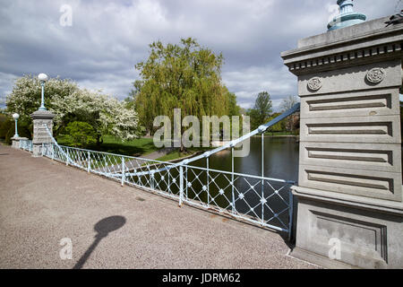 ehemalige Welten kleinste Hängebrücke über der Lagune Boston public garden USA Stockfoto