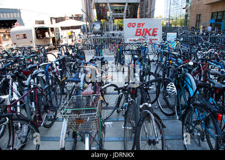 Amerika, Bundesstaat Oregon, Stadt Portland, Fahrrad-Parkplätze Stockfoto