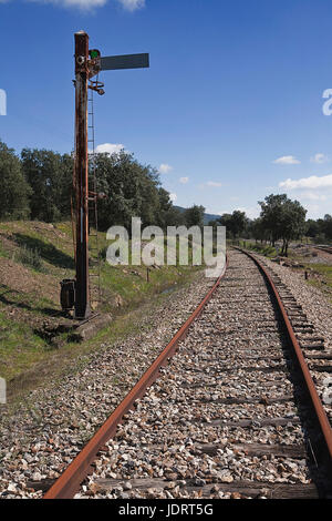 Verlassene Bahnstrecke von Cordoba nach Almorchon, Gemeinde Espiel, in der Nähe von Cordoba, Spanien Stockfoto