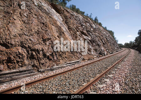 Verlassene Bahnstrecke von Cordoba nach Almorchon, Gemeinde Espiel, in der Nähe von Cordoba, Spanien Stockfoto