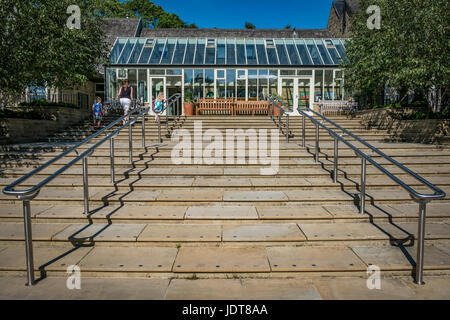 Schönen Sommertag in Harlow Carr Gardens in Harrogate, North Yorkshire. Stockfoto