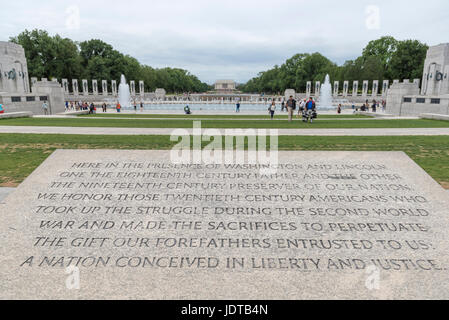 Gedenktafel am zweiten Weltkrieg Memorial in Washington DC auf der National Mall Stockfoto