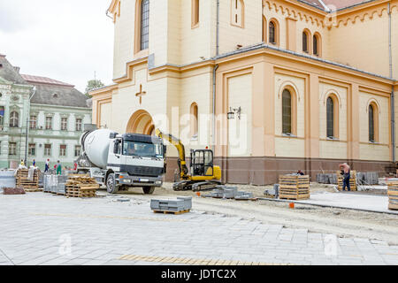 Mixer Truck ist Transport Zement an den Casting-Ort auf der Baustelle. Stockfoto