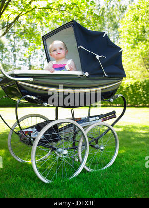 Baby im Kinderwagen Stockfoto