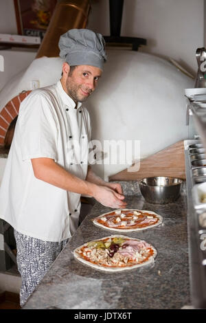 Menschen in einer pizzaria Stockfoto