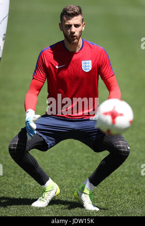 England-Torwart Angus Gunn während der Trainingseinheit im Stadion Kusocinskiego in Kielce, Polen. PRESSEVERBAND Foto. Bild Datum: Mittwoch, 21. Juni 2017. Sehen Sie PA Geschichte Fußball England U21. Bildnachweis sollte lauten: Nick Potts/PA Wire. Einschränkungen: Verwendung FA Beschränkungen unterworfen. Nur zur redaktionellen Verwendung. Gewerbliche Nutzung nur mit vorheriger schriftlicher Zustimmung der FA. Keine Bearbeitung außer Zuschneiden. Stockfoto