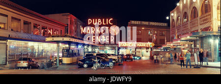 SEATTLE, WA - AUG 14: Public Market Center in der Innenstadt am 14. August 2015 in Seattle. Seattle ist die größte Stadt im Zustand von Washington und Stockfoto