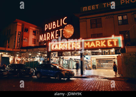 SEATTLE, WA - AUG 14: Public Market Center in der Innenstadt am 14. August 2015 in Seattle. Seattle ist die größte Stadt im Zustand von Washington und Stockfoto