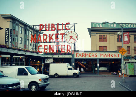 SEATTLE, WA - AUG 14: Public Market Center in der Innenstadt am 14. August 2015 in Seattle. Seattle ist die größte Stadt im Zustand von Washington und Stockfoto