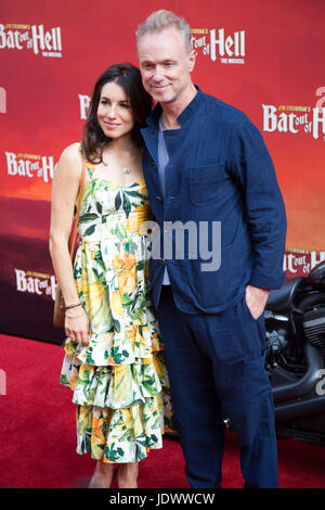 Gary Kemp und Lauren Barber bei Bat out of Hell - das Musical, drücken Sie die Nacht im Londoner Coliseum - 20. Juni 2017 Stockfoto