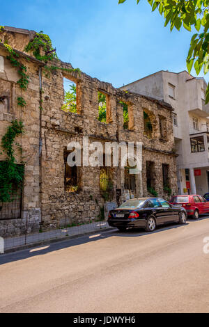 Mostar zeigt noch Beweise des Heimatkrieges mit viele Gebäude zerstört Stockfoto