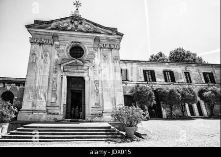 Das Gesicht der Kirche von Santa Maria del Priorato, im Inneren der Villa Gran Priorato di Roma del Sovrano Militare Anwaltskammern di Malta, Briefely Gran Priorato di Roma, Rom, Italien Stockfoto