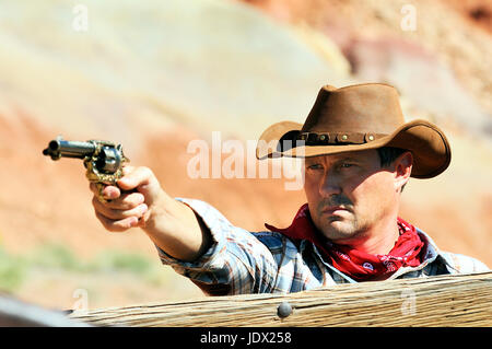 Süd-WEST - ein Cowboy braucht Zeit um sich auszuruhen und zu reflektieren. Stockfoto