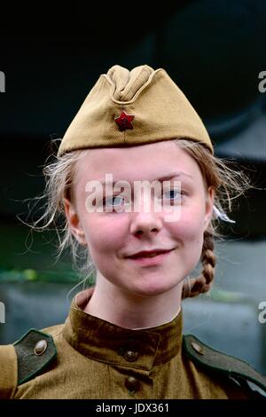 Portrait, Kriegsfotografie, fotografierte ich die Darstellung eines sowjetischen Mädchens, am Tag des großen Sieges. Stockfoto