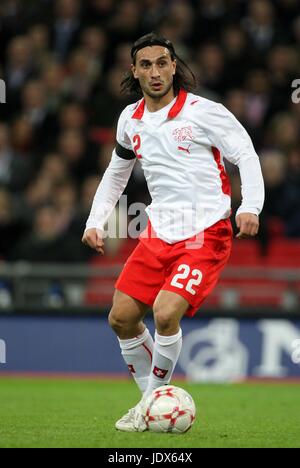 HAKAN YAKIN Schweiz & BSB jungen WEMBLEY Stadion LONDON ENGLAND 6. Februar 2008 Stockfoto