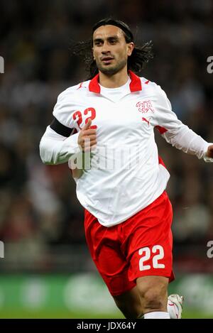 HAKAN YAKIN Schweiz & BSB jungen WEMBLEY Stadion LONDON ENGLAND 6. Februar 2008 Stockfoto