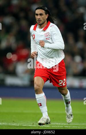 HAKAN YAKIN Schweiz & BSB jungen WEMBLEY Stadion LONDON ENGLAND 6. Februar 2008 Stockfoto