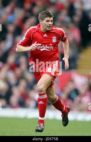 STEVEN GERRARD LIVERPOOL FC Anfield Road LIVERPOOL ENGLAND 23. Februar 2008 Stockfoto