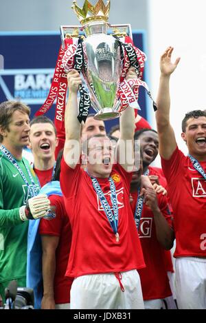 WAYNE ROONEY mit Trophäe, Barclays Premier League Sieger 07/08, WIGAN V MANCHESTER UNITED, 2008 Stockfoto