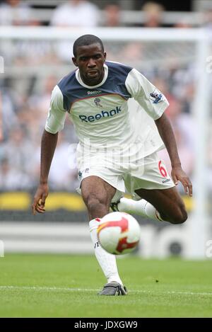 FABRICE MUAMBA BOLTON WANDERERS FC ST. JAMES PARK NEWCASTLE ENGLAND 23. August 2008 Stockfoto