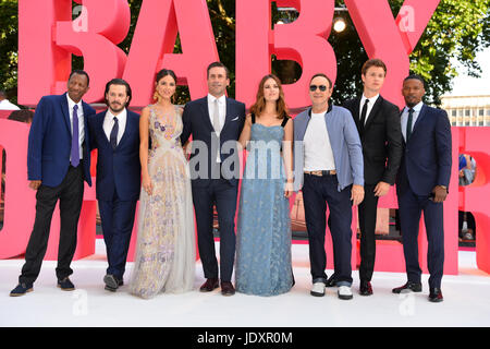 (links nach rechts) CJ James, Edgar Wright, Eiza Gonzalez, JOn Hamm, Lily James, Kevin Spacey, Ansel Elgort und Jamie Foxx Teilnahme an der Baby-Treiber-Premiere im Cineworld am Leicester Square in London statt. Stockfoto