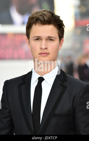 Ansel Elgort Teilnahme an der Baby-Treiber-Premiere statt im Cineworld am Leicester Square in London. PRESSEVERBAND Foto. PA-Geschichte-SHOWBIZ-Treiber zu sehen. Bild Datum: Mittwoch, 21. Juni 2017. Bildnachweis sollte lauten: Matt Crossick/PA Wire Stockfoto