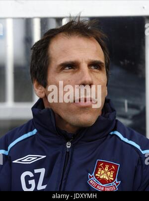 GIANFRANCO ZOLA WEST HAM UNITED MANAGER VICTORIA PARK HARTLEPOOL ENGLAND 24. Januar 2009 Stockfoto