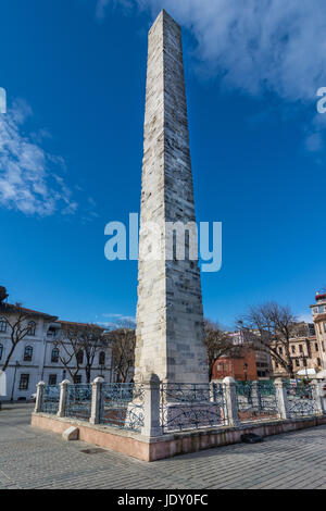 Spalte von Constantine Porphyrogenitus (ummauerte Obelisk) in alten Hippodrom. Sultanahmet, Istanbul, Türkei. Stockfoto