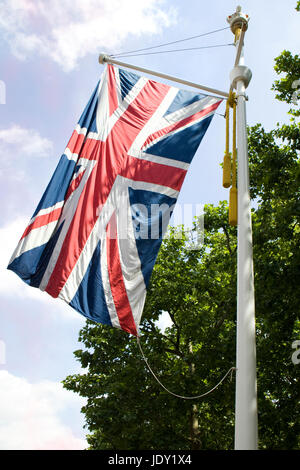 Union Jack hängen entlang der Mall, London Stockfoto