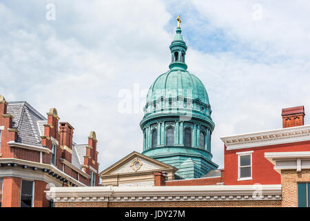 Harrisburg, USA - 24. Mai 2017: Exterior of Saint Patrick Kathedrale mit Bronze blau grüne Kuppel in Pennsylvania Hauptstadt Stockfoto