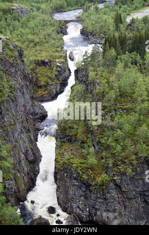 Voringsfossen, der 83. höchste Wasserfall in Norwegen auf der Grundlage von insgesamt fallen. Es ist vielleicht der berühmteste Wasserfall des Landes. Stockfoto