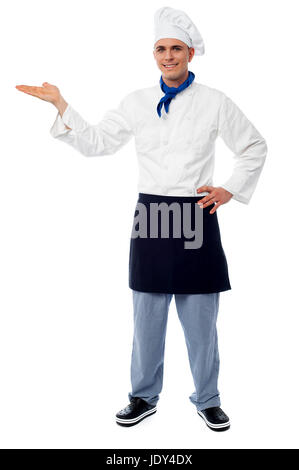 Junge männliche Chef zeigt seine Hand auf weißem Hintergrund Stockfoto