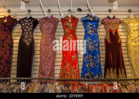 dresses for sale, display, clothing store, Stockton Street, Chinatown, San Francisco, California, United States Stockfoto