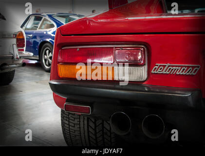 RIMINI, Italien - Februar 12, 2017: de Tomaso Pantera Oldtimer steht geparkten Stockfoto