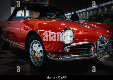 RIMINI, Italien - Februar 12, 2017: italienische Oldtimer Alfa Romeo Giulietta Spider 1600 (1964) Stockfoto