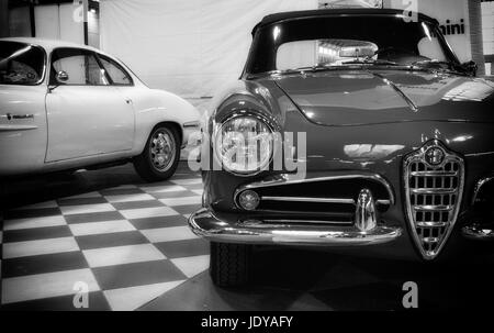 RIMINI, Italien - Februar 12, 2017: italienische Oldtimer Alfa Romeo Giulietta Spider 1600 (1964) Stockfoto