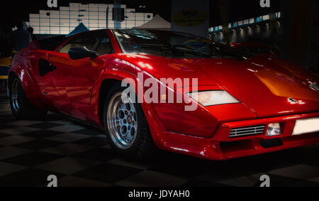 RIMINI, Italien - Februar 12, 2017: Lambroghini Countach 5000 Oldtimer steht geparkten Stockfoto