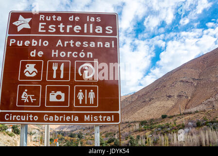 Straßenschild in der Nähe von Vicuña, Chile auf der Route wissen als Gabriela-Mistral-Schaltung Stockfoto