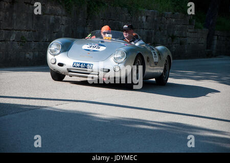 PORSCHE 550 Spyder RS 1955 auf einem alten Rennwagen Rallye Mille Miglia 2017 die berühmte italienische historische Rennen (1927-1957) am 19. Mai 2017 Stockfoto