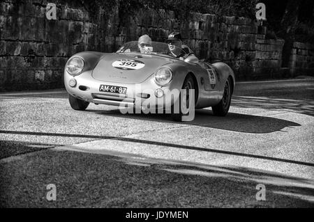 PORSCHE 550 Spyder RS 1955 auf einem alten Rennwagen Rallye Mille Miglia 2017 die berühmte italienische historische Rennen (1927-1957) am 19. Mai 2017 Stockfoto