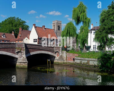 Die historische Fye Brücke, überqueren den Fluss Wensum in Norwich, Norfolk, England, Großbritannien Stockfoto