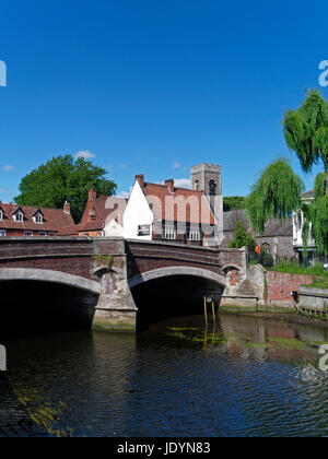 Die historische Fye Brücke, überqueren den Fluss Wensum in Norwich, Norfolk, England, Großbritannien Stockfoto