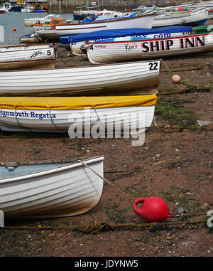 Ruderboote Strände auf der Rückseite Strand, Teignmouth, South Devon, England, Großbritannien Stockfoto