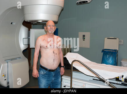 Patienten Strahlung Therapie Markierungen Laserlinien für das targeting von Krebszellen in der Brust Stockfoto
