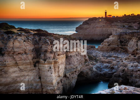 Portugal: schöne Felsen an der Küste der Algarve Stockfoto