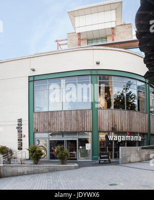 Außenseite des Wagamama japanischen/asiatischen Restaurants in der Stierkampfarena im zentralen Birmingham, England, UK Stockfoto