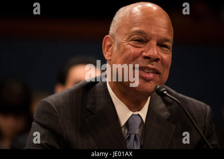 Washington, USA. 21. Juni 2017. Ehemalige US Homeland Security Secretary Jeh Johnson bezeugt vor Haus Intelligence Committee-Taskforce als Teil Russlands Untersuchung auf dem Capitol Hill in Washington, DC, USA, am 21. Juni 2017. Bildnachweis: Ting Shen/Xinhua/Alamy Live-Nachrichten Stockfoto